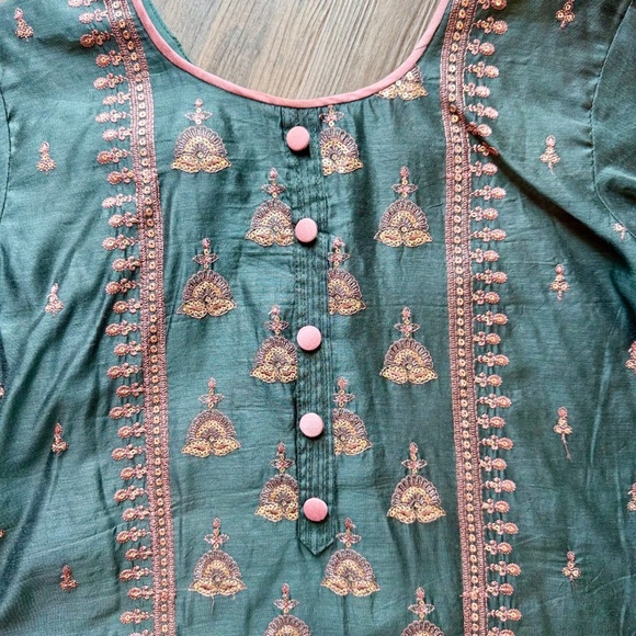 Green Ethnic Tunic Kurti Dress with Embroidered Detail Approx Size M - Picture 3 of 8